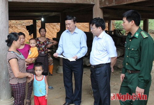 Viện Vệ sinh dịch tễ T.Ư kiểm tra chiến dịch tiêm Sởi-Rubella tại Quế Phong