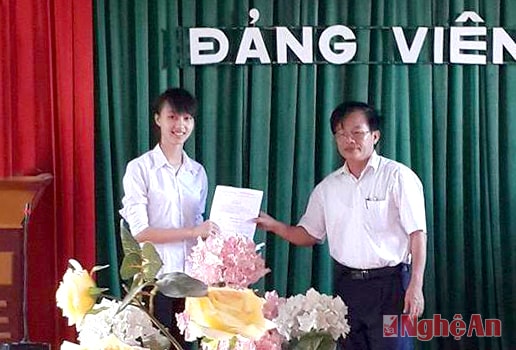 Để phát triển Đảng trong trường học mạnh hơn, vững hơn