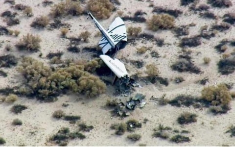 Tàu vũ trụ Mỹ SpaceShipTwo nổ tung trên sa mạc, 1 phi công thiệt mạng