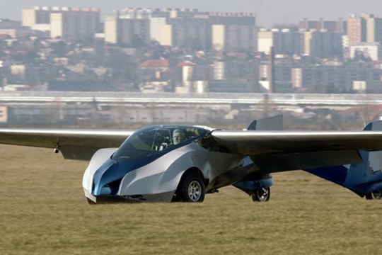 Màn trình diễn ấn tượng của ôtô bay sắp được bán đại trà