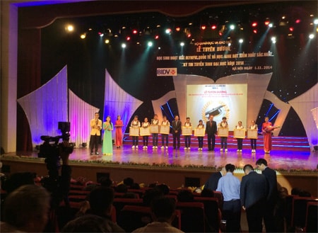 Tuyên dương học sinh đạt giải Olympic và học sinh xuất sắc