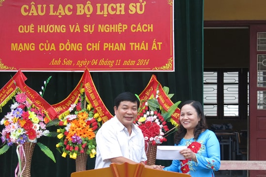 Sinh hoạt "Câu lạc bộ lịch sử" tại Trường THCS Anh Sơn 2