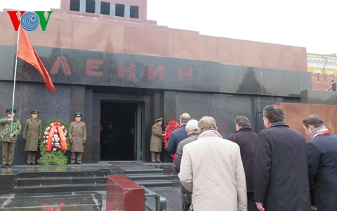 Đảng Cộng sản Nga đặt vòng hoa viếng lăng Lenin