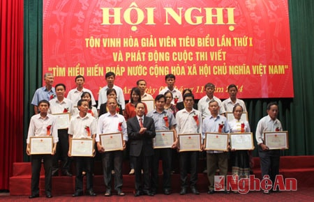 Tôn vinh hòa giải viên cơ sở tiêu biểu