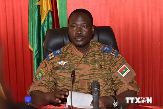 Burkina Faso: Lãnh đạo lâm thời từ chối chuyển giao quyền lực