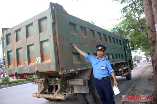 Xe đã bị cắt thùng tiếp tục cơi nới trở lại bị bắt