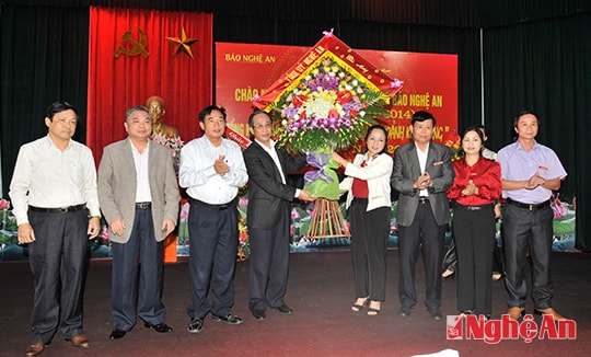 Báo Nghệ An phải trở thành" nhạc trưởng" trong định hướng thông tin