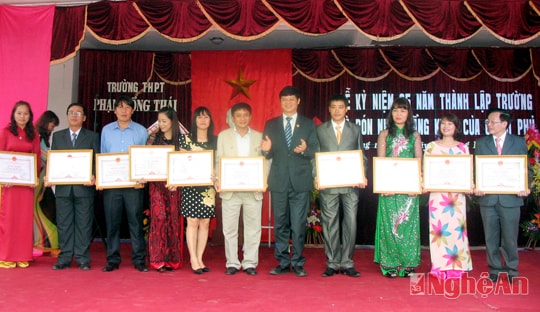 Trường THPT Phạm Hồng Thái kỷ niệm 35 năm thành lập