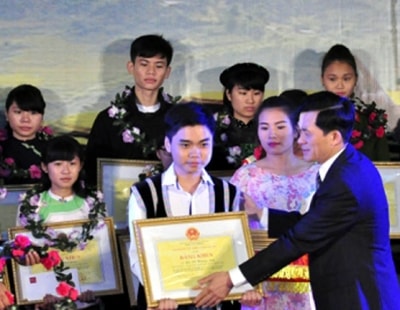 Hỗ trợ học phí cho sinh viên là người dân tộc thiểu số