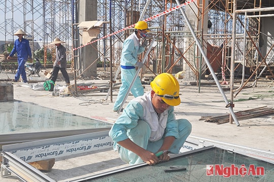 Nhộn nhịp, khẩn trương trên công trường Cảng hàng không Vinh