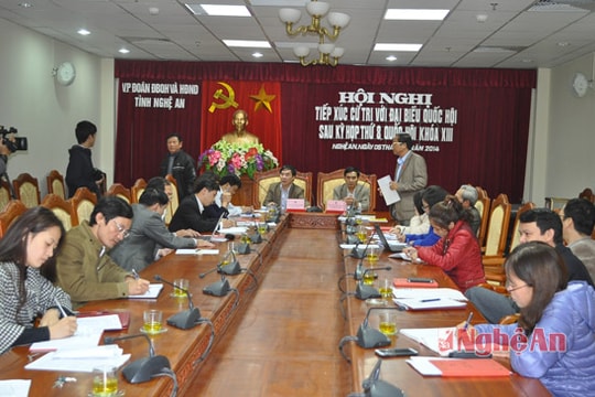 Đại biểu Quốc hội tiếp xúc cử tri Văn phòng Đoàn ĐBQH và HĐND