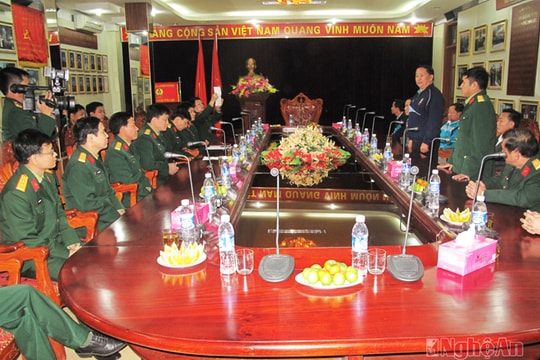 Tỉnh Viêng Chăn (CHDCND Lào) chúc mừng ngày thành lập QĐND Việt Nam