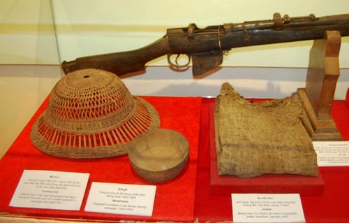 Triển lãm "Quân đội anh hùng – Truyền thống vẻ vang"