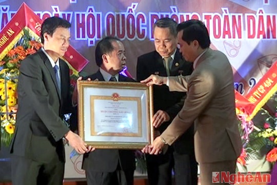 Phường Lê Lợi (TP Vinh) đón nhận Huân chương Lao động hạng Ba