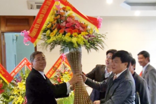 Lãnh đạo TP Vinh, Quỳnh Lưu chúc mừng các Giáo xứ nhân dịp Noel