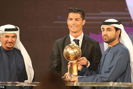 Ronaldo đoạt danh hiệu Cầu thủ xuất sắc nhất thế giới