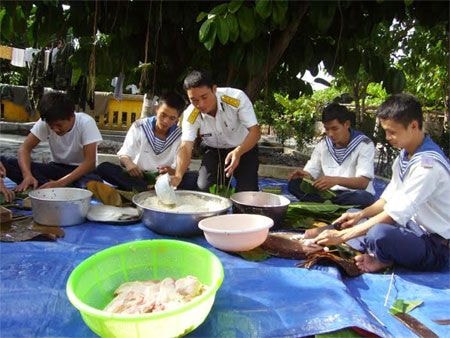 Quân nhân xuất ngũ đợt 1-2015 được bảo đảm một túi quà Tết