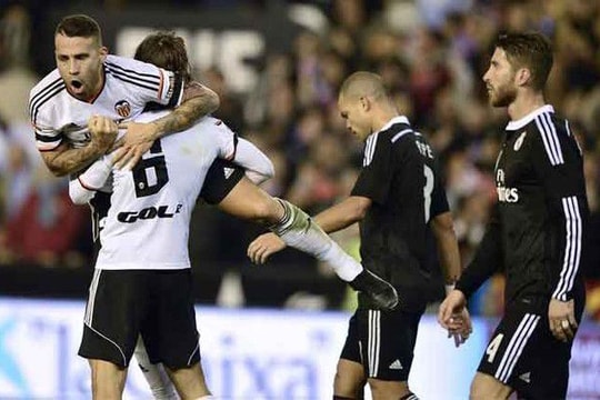 Vòng 17 La Liga: Real, Barca - "cú vấp ngã" đầu năm