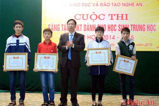 Trao thưởng Cuộc thi sáng tạo KHKT học sinh trung học 2014 – 2015