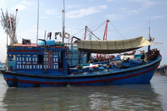 Indonesia đánh chìm tàu cá Malaysia vì đánh bắt trái phép