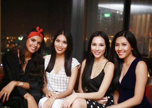 Top 3 Hoa khôi Áo dài chia tay Hoa hậu Thế giới 2011