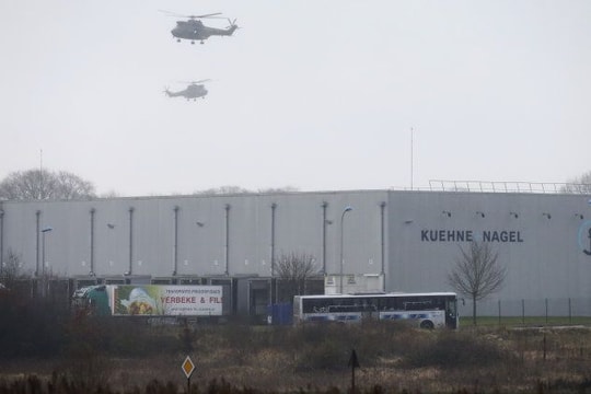 Paris đang chịu cùng lúc 2 vụ bắt cóc con tin...