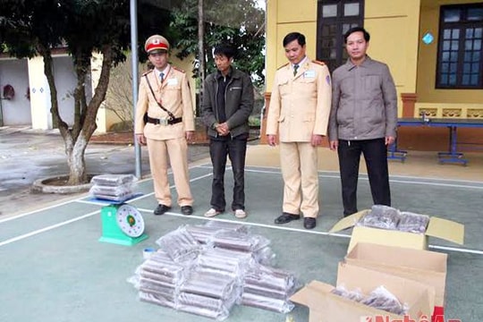 Bắt giữ đối tượng vận chuyển 150 kg thuốc nổ trái phép