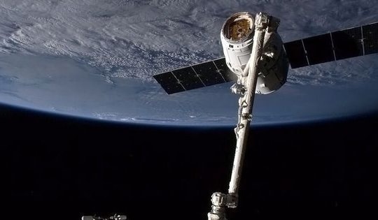 Tàu Dragon của SpaceX "hạ cánh" an toàn xuống Trạm vũ trụ quốc tế