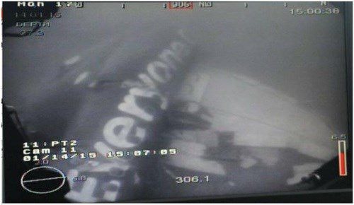 Tàu hải quân Singapore định vị được phần thân máy bay QZ8501 dưới biển