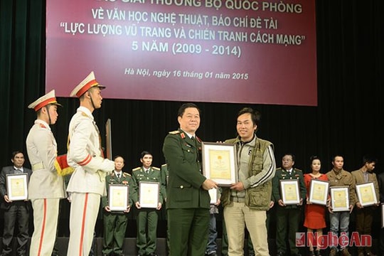 Trao giải thưởng báo chí, văn học nghệ thuật đề tài lực lượng vũ trang