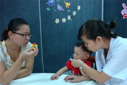 Cách phát hiện sớm mất thính lực ở trẻ