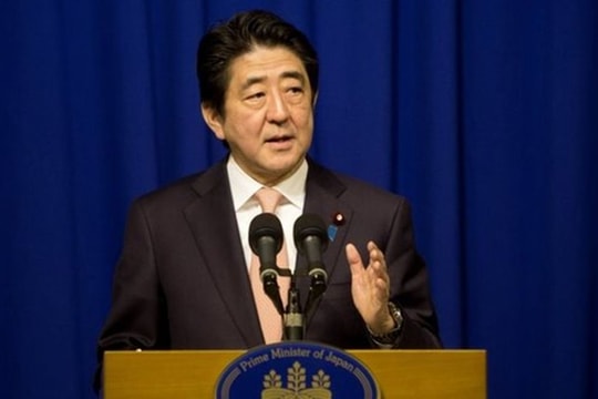 Lập trường của ông Abe và số phận  hai công dân Nhật?