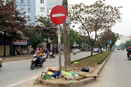 Mất mỹ quan trên đường Phan Bội Châu