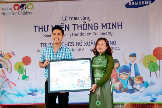 Samsung tặng "Thư viện thông minh" cho Trường THCS Hồ Xuân Hương