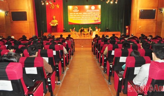 Giao lưu hữu nghị với sinh viên và tình nguyện viên quốc tế