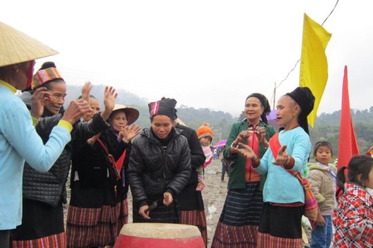 Nao nức hội thi cấy