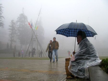 Không khí lạnh tăng cường, miền Bắc mưa phùn, rét buốt