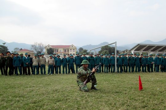 Quế Phong huấn luyện quân sự năm 2015