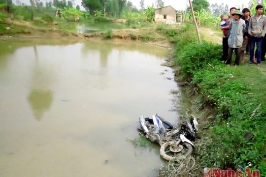 Tai nạn xe máy, hai thanh niên tử vong tại chỗ