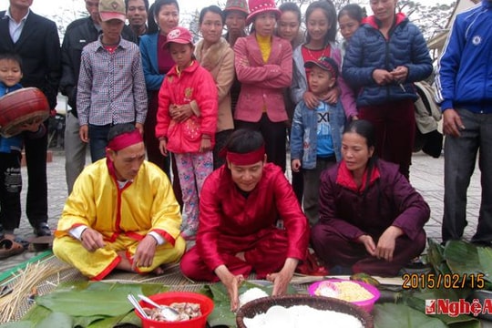 Xã Quỳnh Thuận thi gói bánh chưng mừng tết cổ truyền