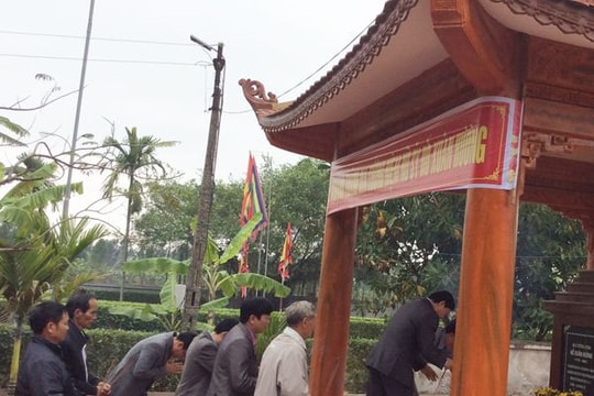 Khánh thành nhà bia tưởng niệm nữ sỹ Hồ Xuân Hương