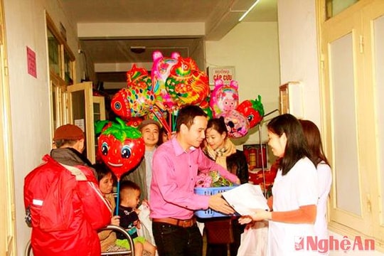 Tiếp sức cho Xuân hồng