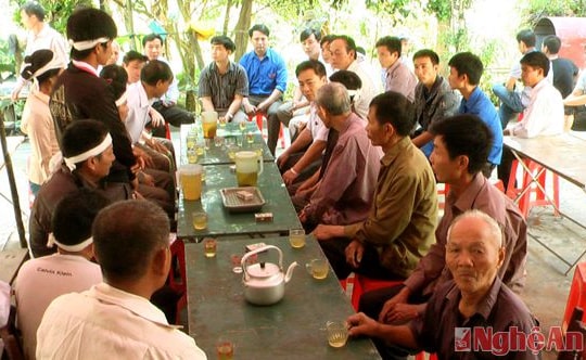 Tân Kỳ: Khen thưởng thanh niên dũng cảm cứu người bị nạn