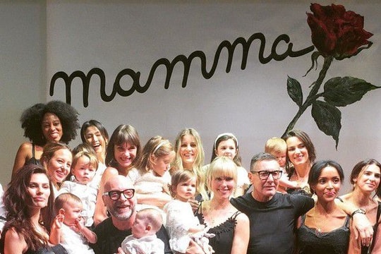 Show diễn thời trang Tôn vinh người mẹ gây ấn tượng của Dolce & Gabbana