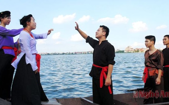 Chàng trai 9X đam mê "gieo mầm" ví, giặm trên đất Thủ đô