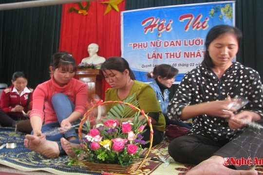 Xã Quỳnh Long: Sôi nổi hội thi  "Phụ nữ đan  lưới giỏi".