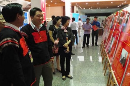 Trưng bày hiện vật lịch sử 40 năm Chiến thắng Buôn Ma Thuột