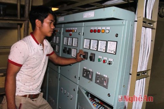 Cận cảnh chiếc tàu cá vỏ sắt đầu tiên tại Nghệ An