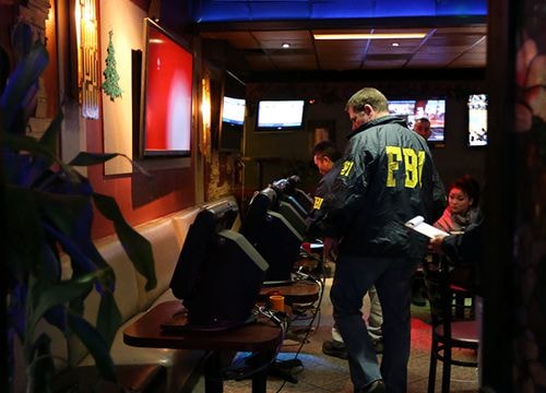Cảnh sát Mỹ đột kích loạt quán cafe Việt, thu hơn 100 máy đánh bạc
