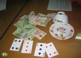 Bắt quả tang 3 đối tượng đánh bài ăn tiền